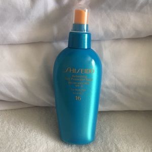 ❤️NEW!!!❤️Shisheido Sun Protection Spray SPF 16.